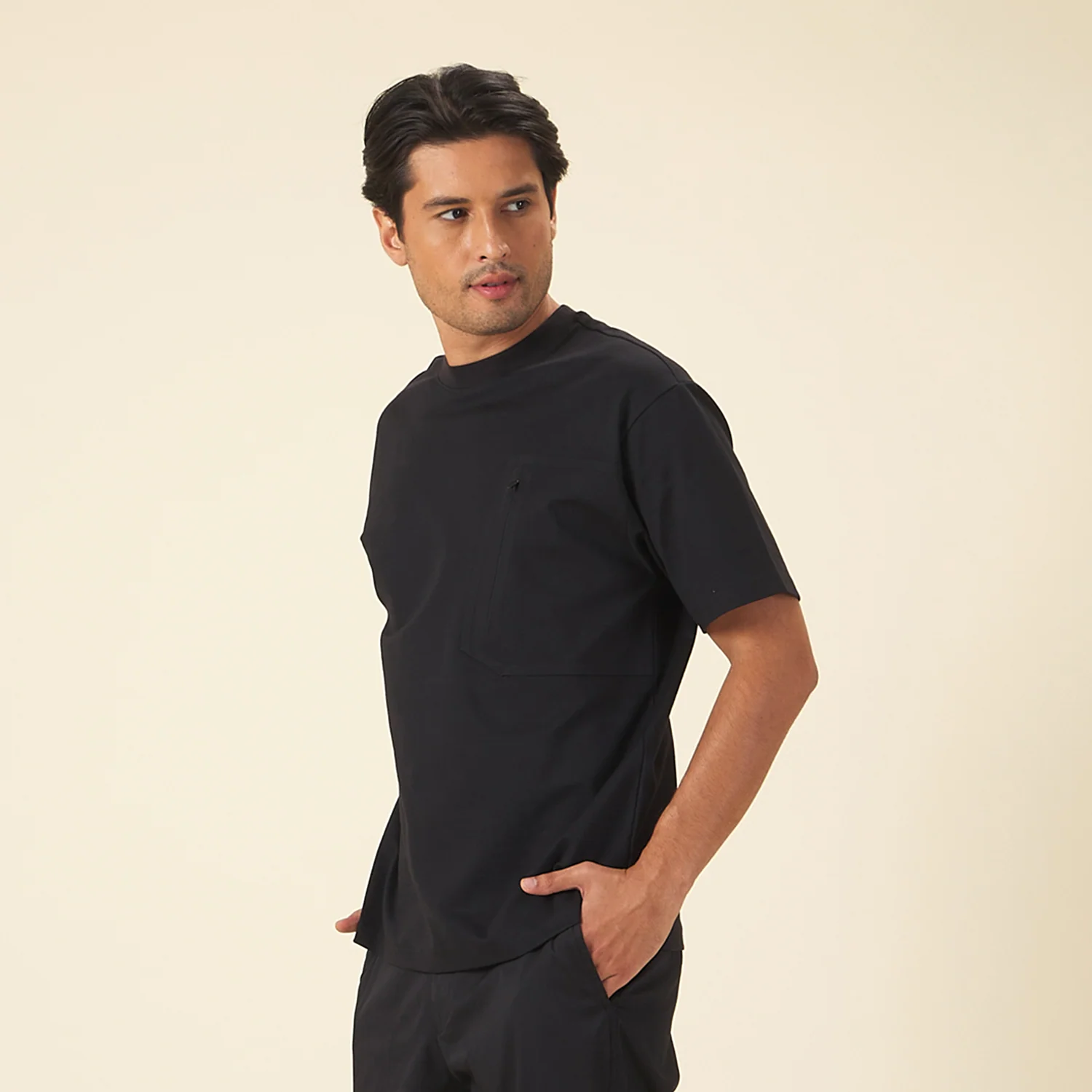 GIORDANO Men's Crew Neck Relax Fit Pocket Tee (01025208) - Image 4