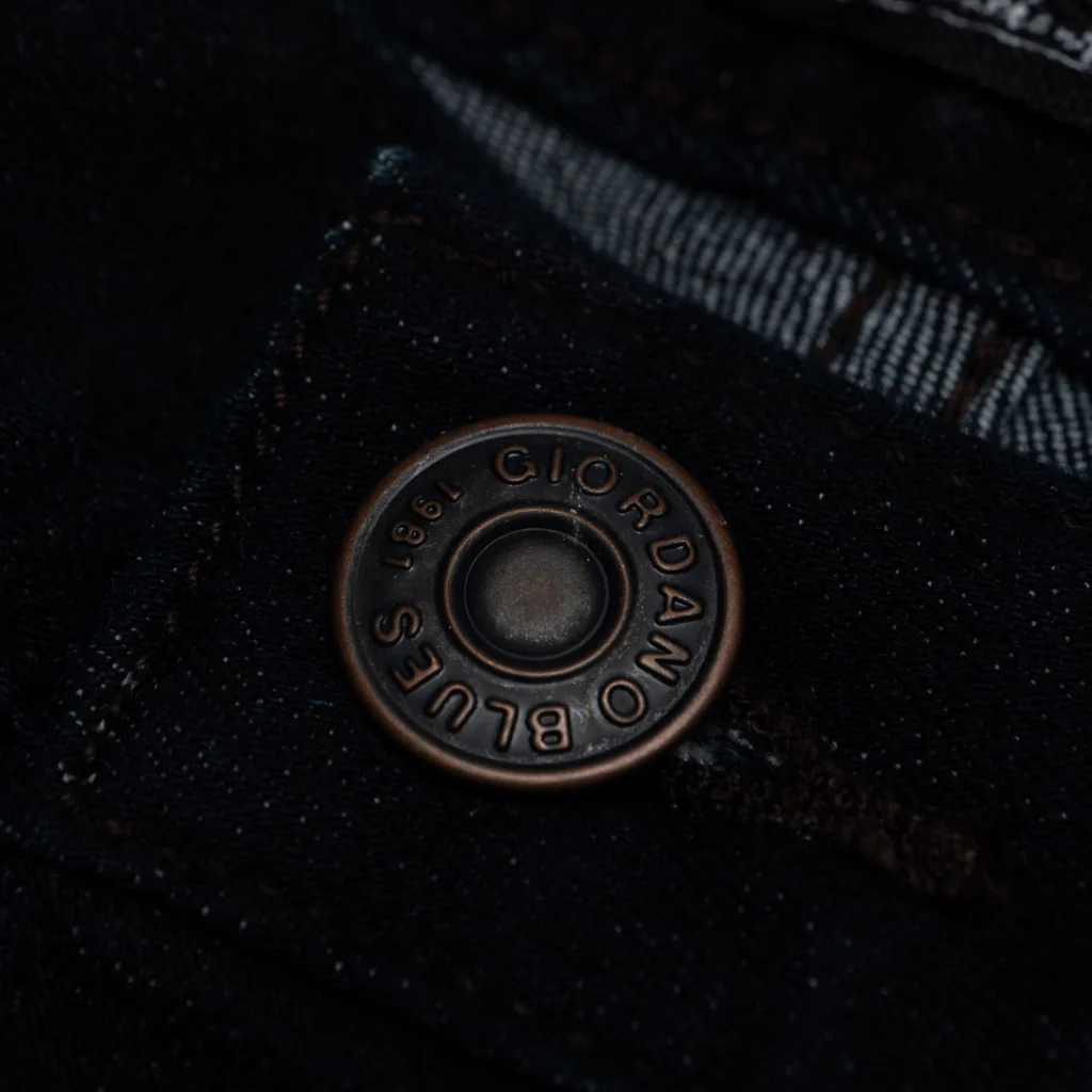 GIORDANO Men's Mid Rise Regular Tapered Denim Pants (01114053) - 01 - Rinse - Image 4