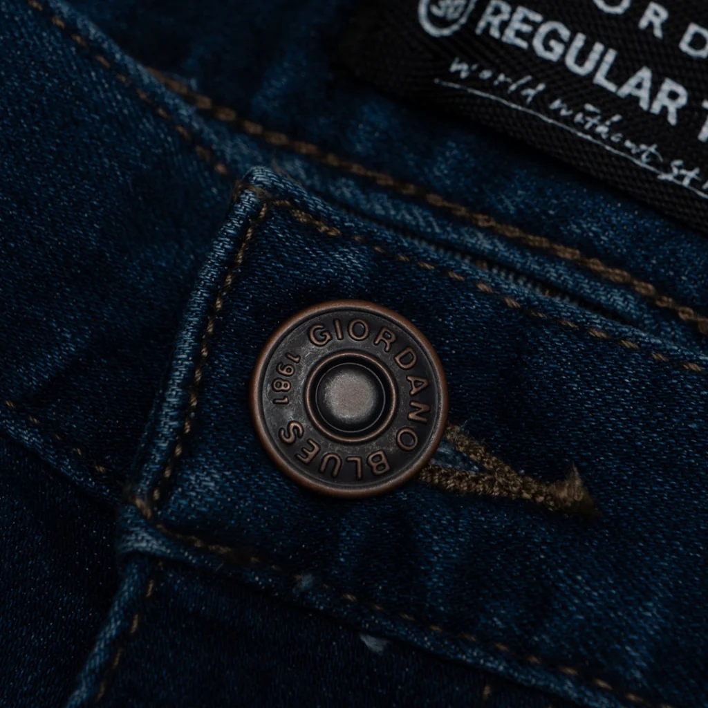 GIORDANO Men's Mid Rise Regular Tapered Denim Pants (01114053) - 03 - Med Blue - Image 3