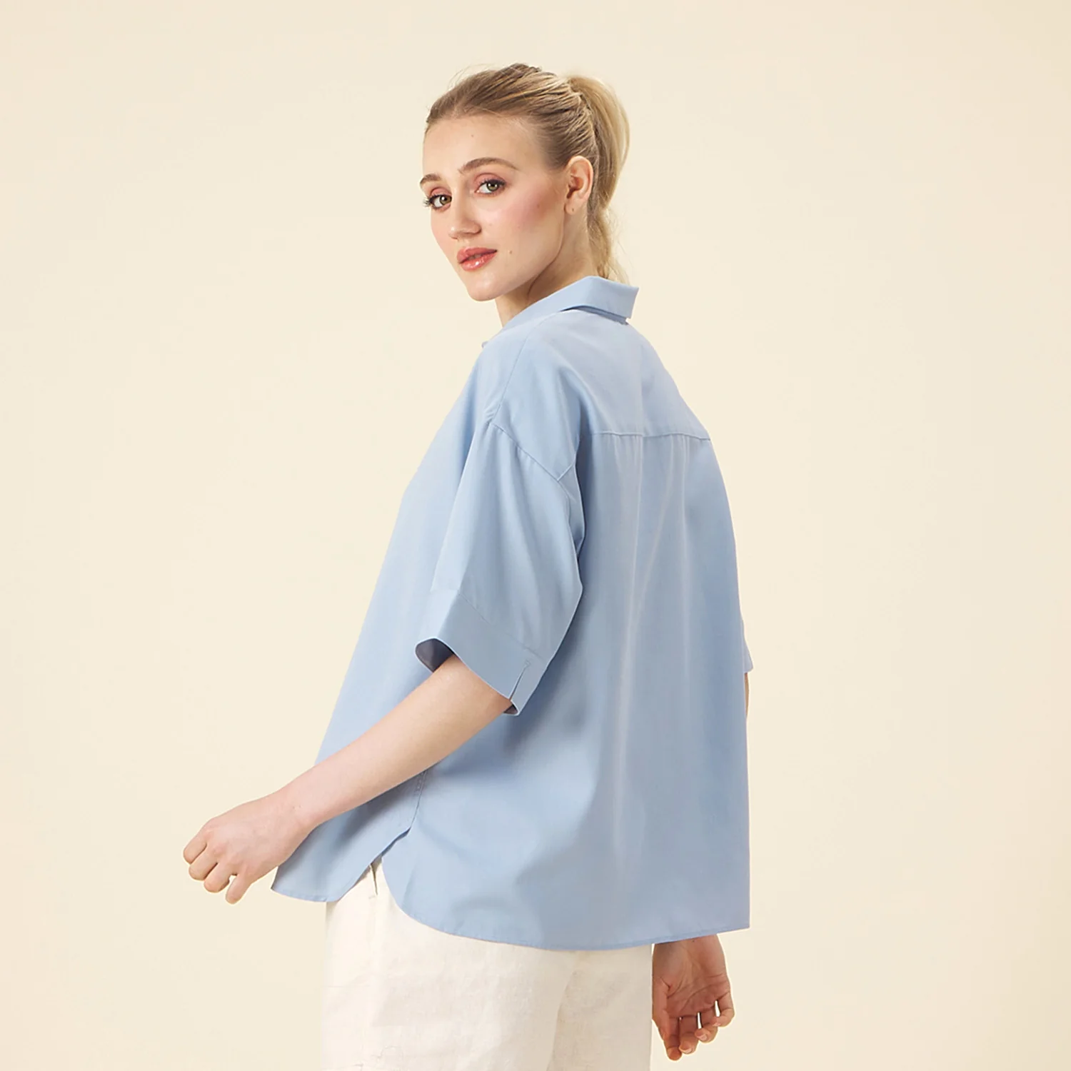 GIORDANO Women's Twill Acute Collar Short Sleeves Loose Fit Shirt (05345204) - Image 4